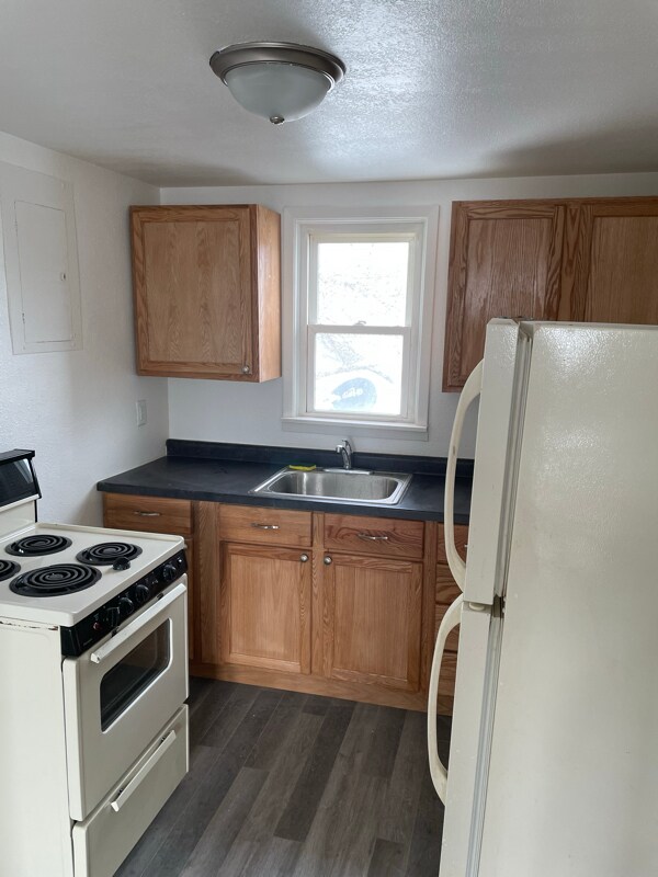 Foto del edificio - 215 W 2nd St