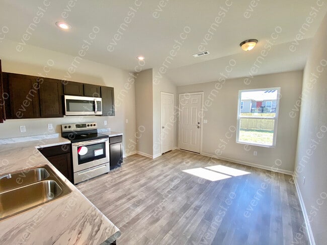 Building Photo - 3048 Emerald Pk Trl