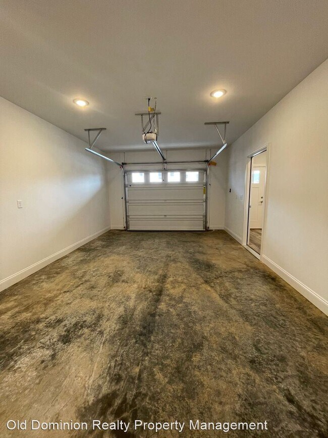 Building Photo - 3 br, 2.5 bath House - 1072 Harvest Court