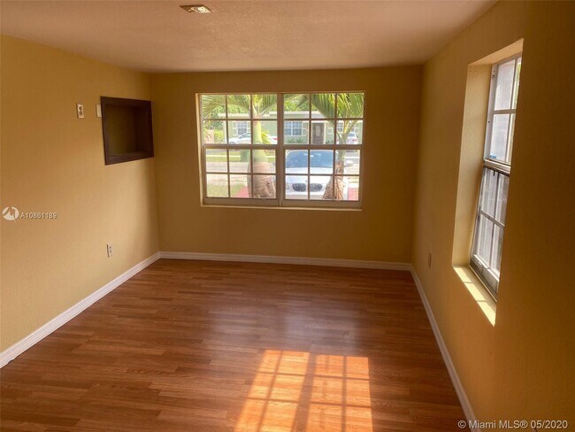 Foto del edificio - 65 NW 121st St