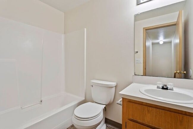 Foto del edificio - Now Leasing at Jonathan’s Place – Modern C...
