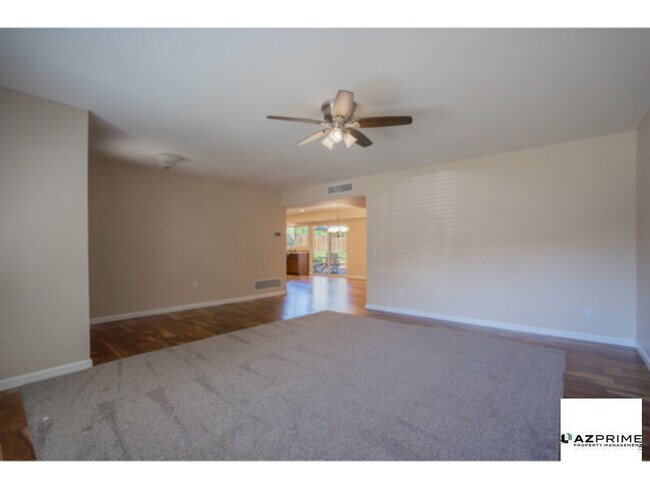 Foto del edificio - Thoughtful Finishes and Efficient Layout Make This Stunning 3/2 Tempe residence.