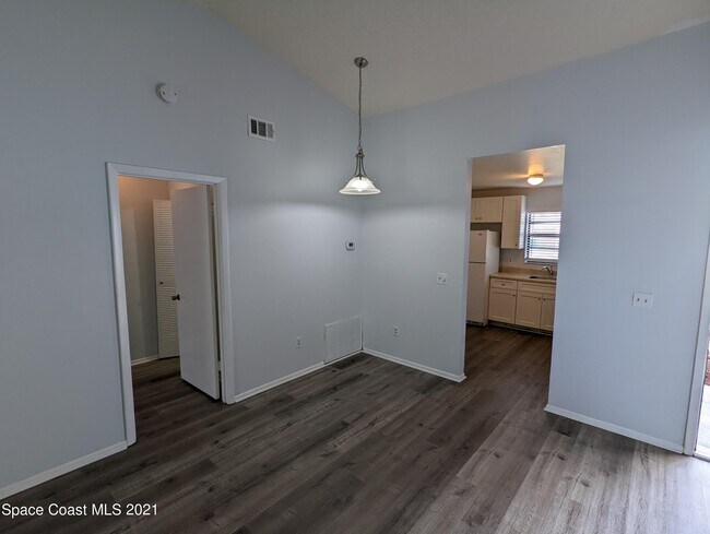 Foto del edificio - 1681 Owl Ln