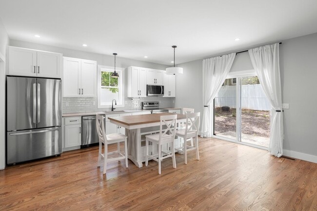 Building Photo - Modern Farmhouse in Black Mountain