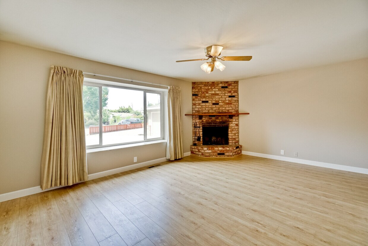 Living room - 1453 Tyler Park Way