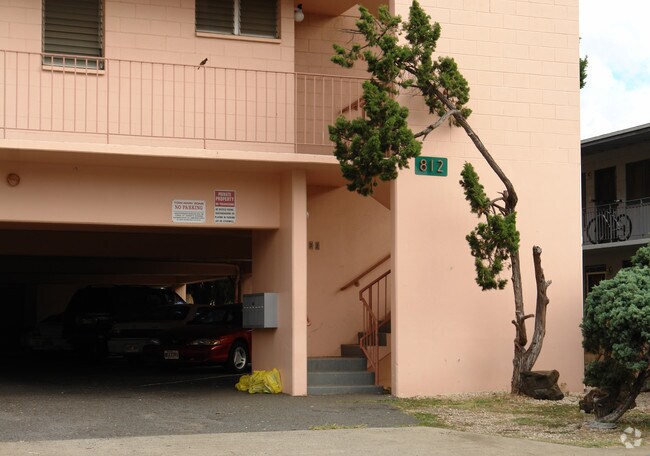 Building Photo - 812 Ekela Ave