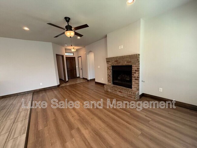 Foto del edificio - 420 Josephine Ct