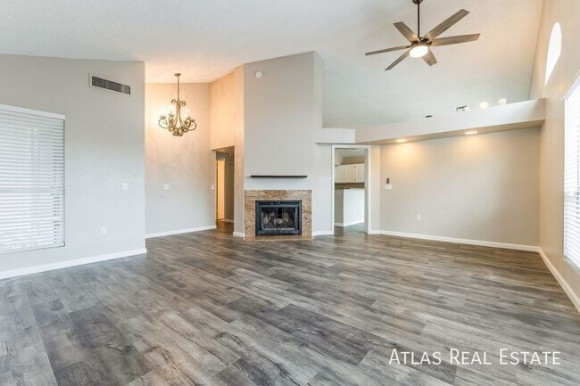 Building Photo - Incredible single story 3 Bed/2 Bath home ...