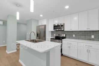 Building Photo - 401 Central