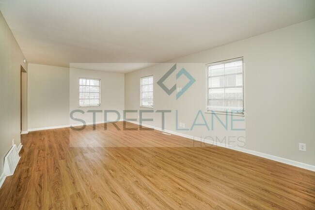 Building Photo - REDUCED!