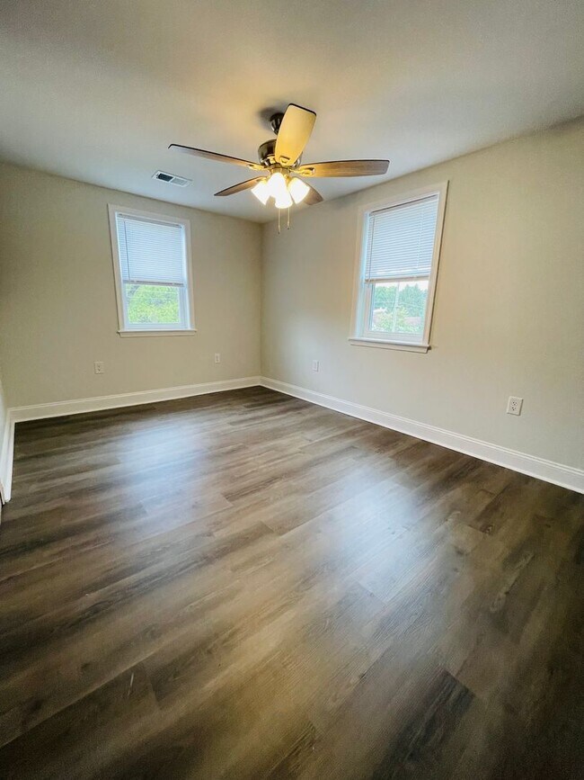 Foto del edificio - 227 E Lee St