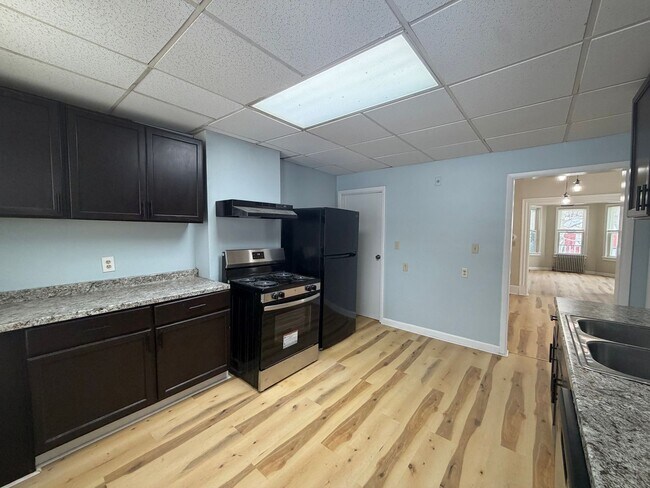 Building Photo - 27-29 Montgomery Ave