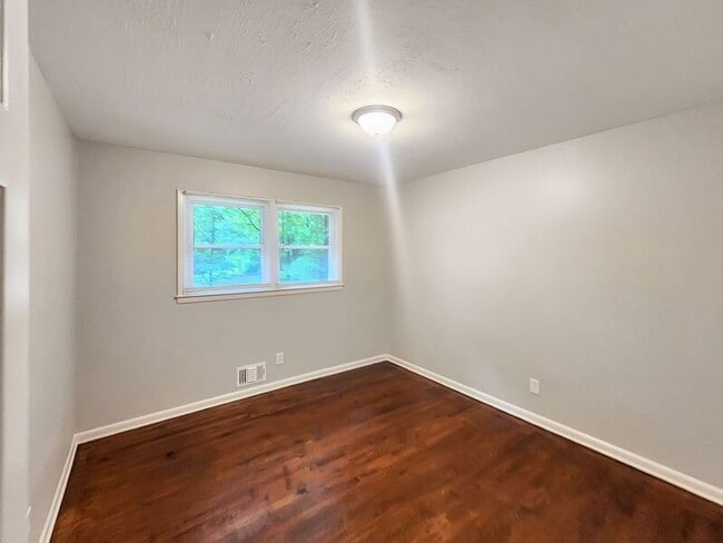 Building Photo - 4485 Sims Rd