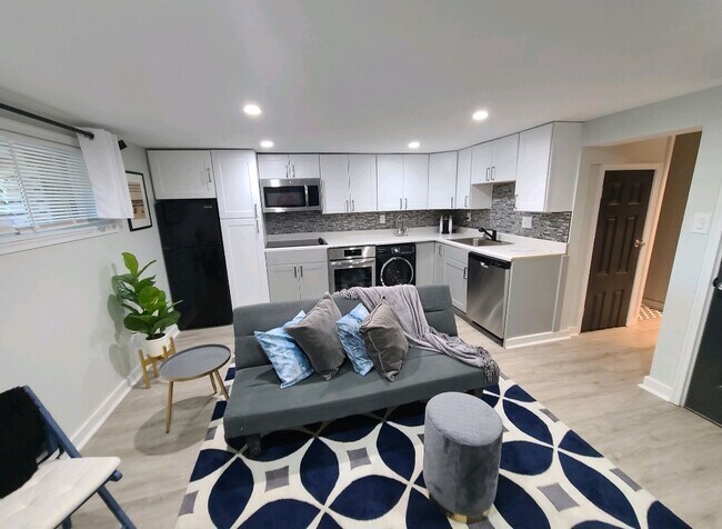 Building Photo - 312 19th St NE