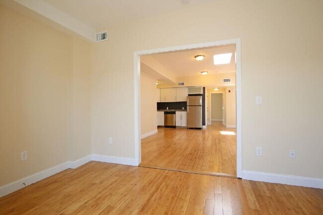 Foto del edificio - GORGEOUS 5 BED IN EAST BOSTON!!!
