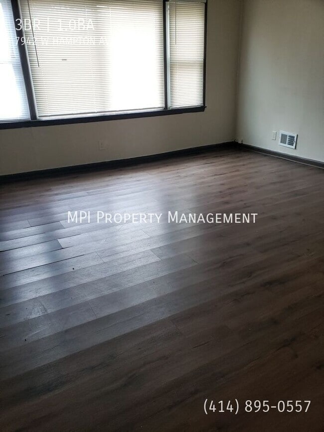 Foto del edificio - 7942 W HAMPTON Ave