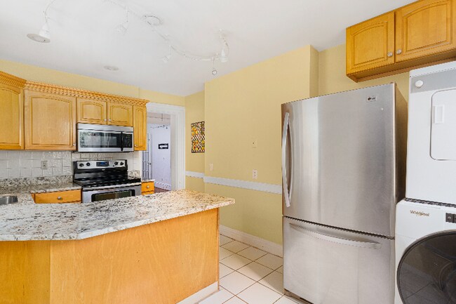 Foto del edificio - 77 Lloyd Ave