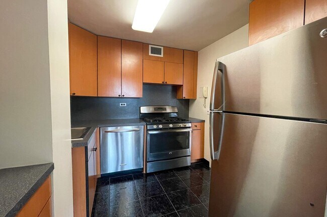 Building Photo - 345 East 86th St