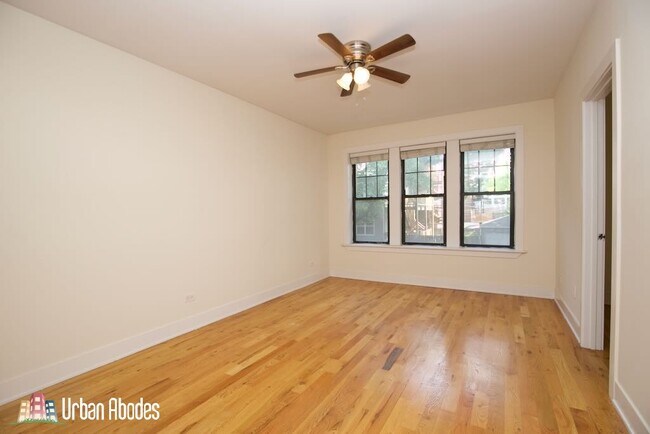 Foto del edificio - 1446 W Byron St