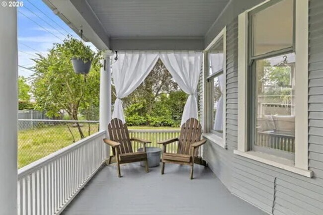 Foto del edificio - Charming 3 bed, 2 bath + Den rental home in Milwaukie!