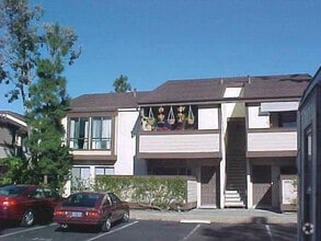 Building Photo - 9149 Village Glen Dr