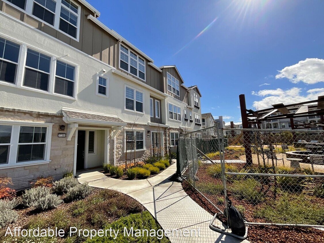 Foto principal - 3 br, 3.5 bath House - 37380 Suncrest Street