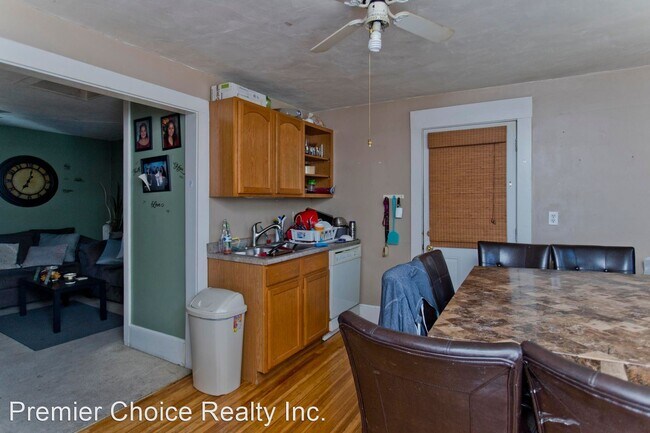 Building Photo - 304 Silver St