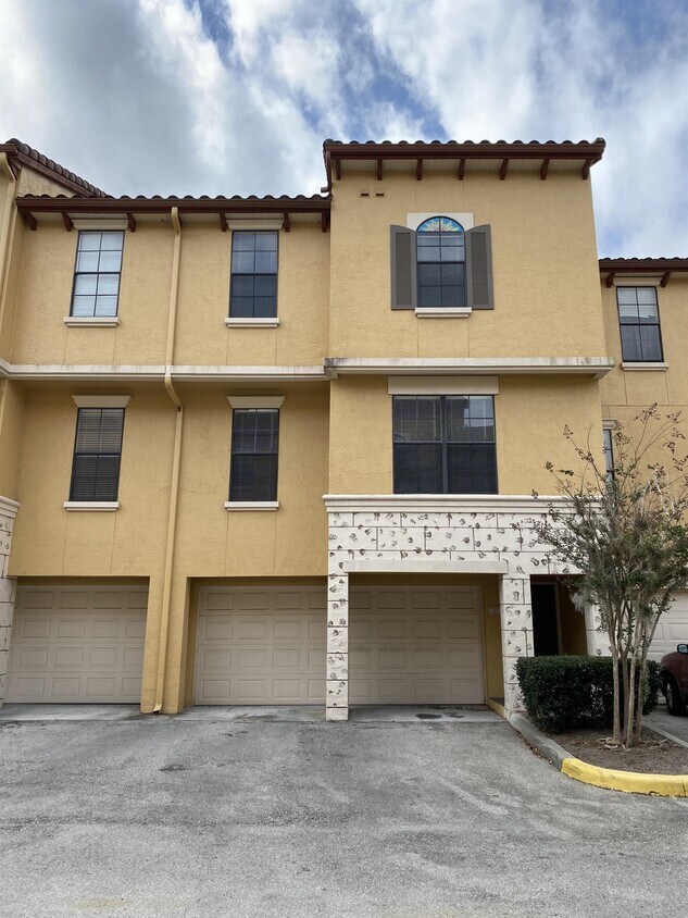 6119 Metrowest Blvd, Orlando, FL 32835 Townhome Rentals in Orlando FL
