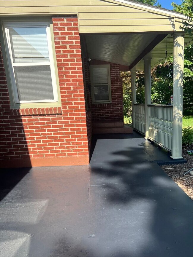 Foto del edificio - 1033 E Kingsbury St