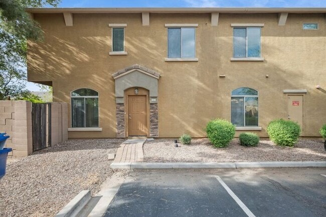 Building Photo - Charming 3-bed, 2-bath townhome in gated community!