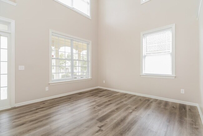 Foto del edificio - 361 Southgate Dr