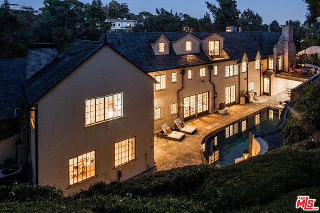 Building Photo - 10950 Bellagio Rd
