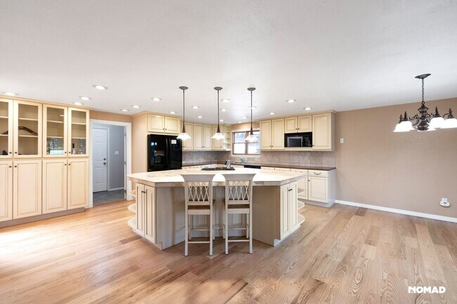 Building Photo - Charming 3BR House on Lakeview Golf Course