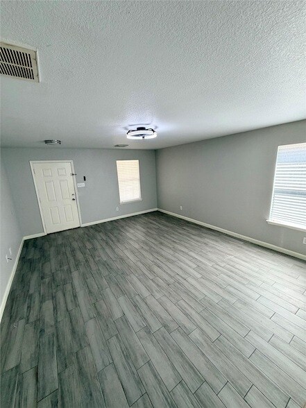 Foto del edificio - 3851 Bridgebluff Ln