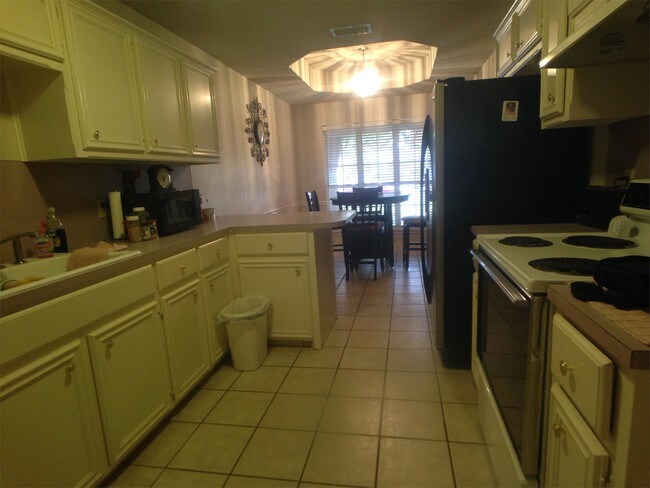 Foto del edificio - 7901 Albany Ave. Unit B -- BG - 1