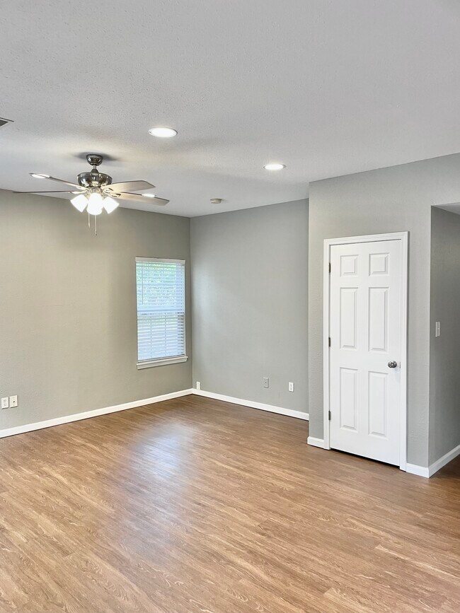 Building Photo - 10553 Butler Cir