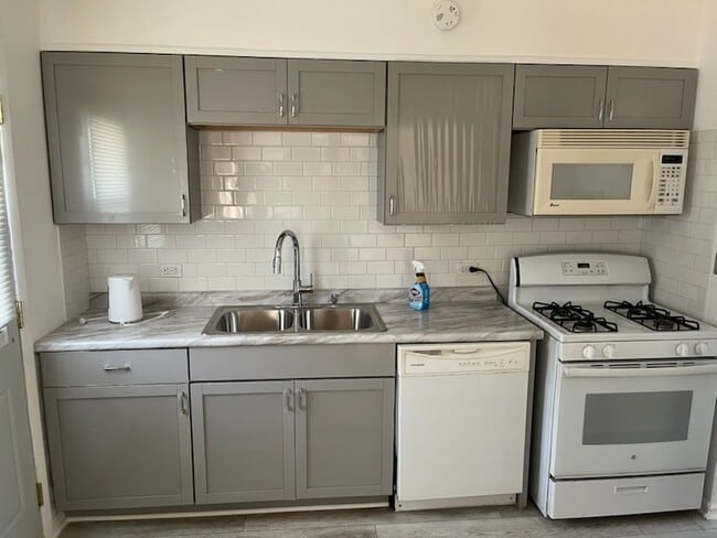 Building Photo - 6601 Deerpath Ln