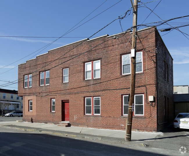 Primary Photo - 571 Jackson Ave