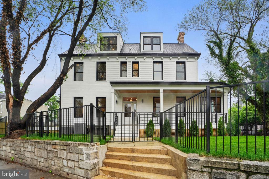 Primary Photo - 3901 New Hampshire Ave NW