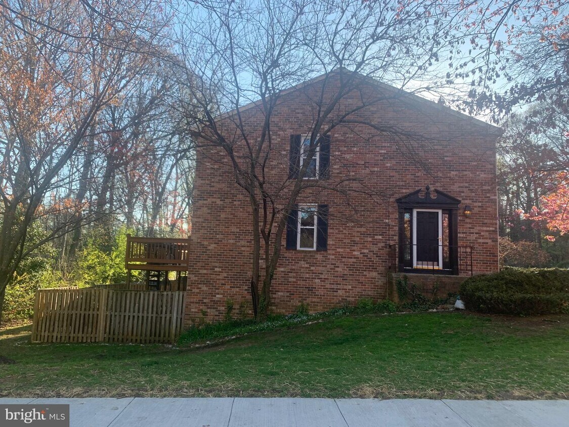 Primary Photo - 501 Oakmont Ct