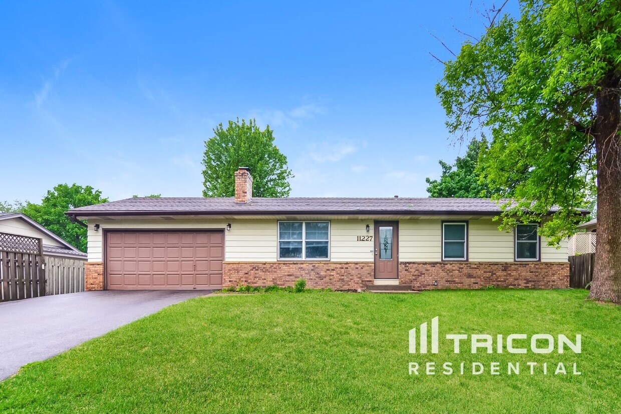 Foto principal - 11227 Sumter Ave N