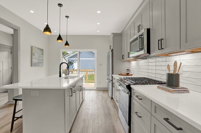 Foto del edificio - Brand New 4 bedroom 4 bath  Build near Eli...