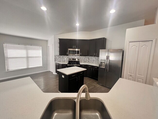 Building Photo - 3930 Lakeside Reserve Ln