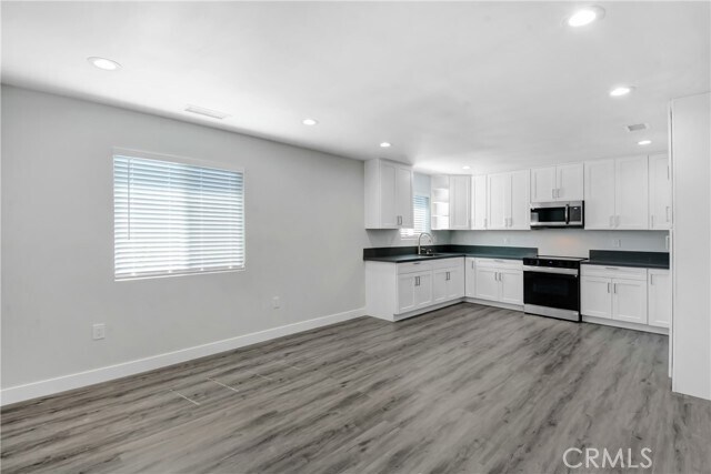 Foto del edificio - 6554 Kinlock Ave