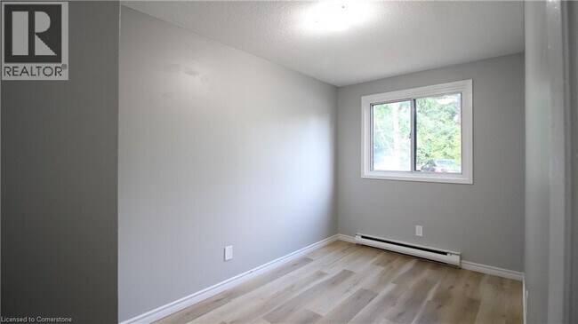 Photo du bâtiment - 1200 Courtland Ave E