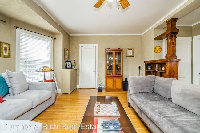 Building Photo - 3 br, 1 bath House - 309 Chicago Ave #2