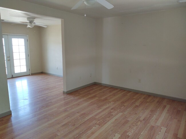 Livingroom/Dining Room - 802 W De Vargas St