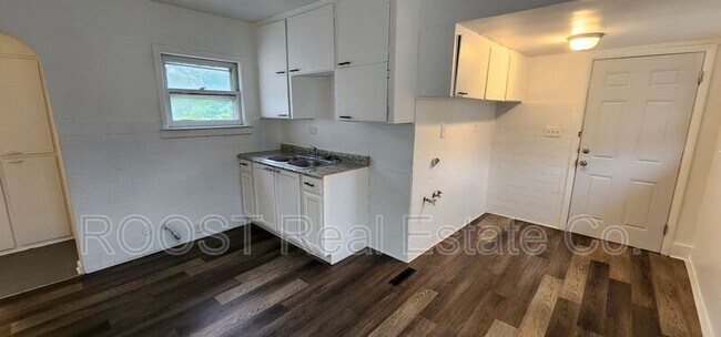 Foto del edificio - 1202-1204-1204 Clifton Ave