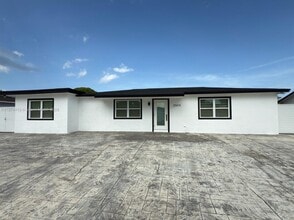 Building Photo - 25415 SW 128th Ave