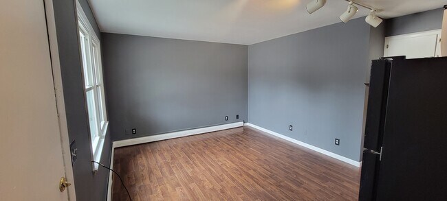 Building Photo - 301 2nd St